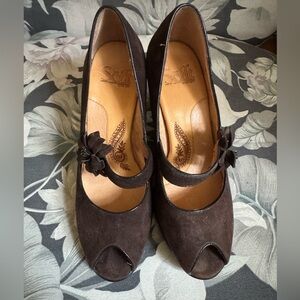 Sofft suede brown open toed heels